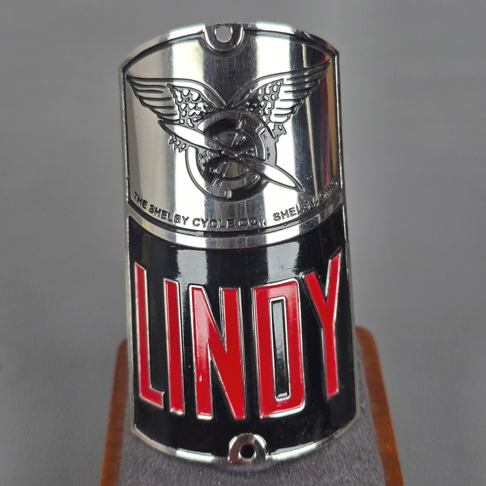 Shelby Cycle Co Lindy Bicycle Head Badge Chrome Black Red Winged Propeller READ - Picture 1 of 7